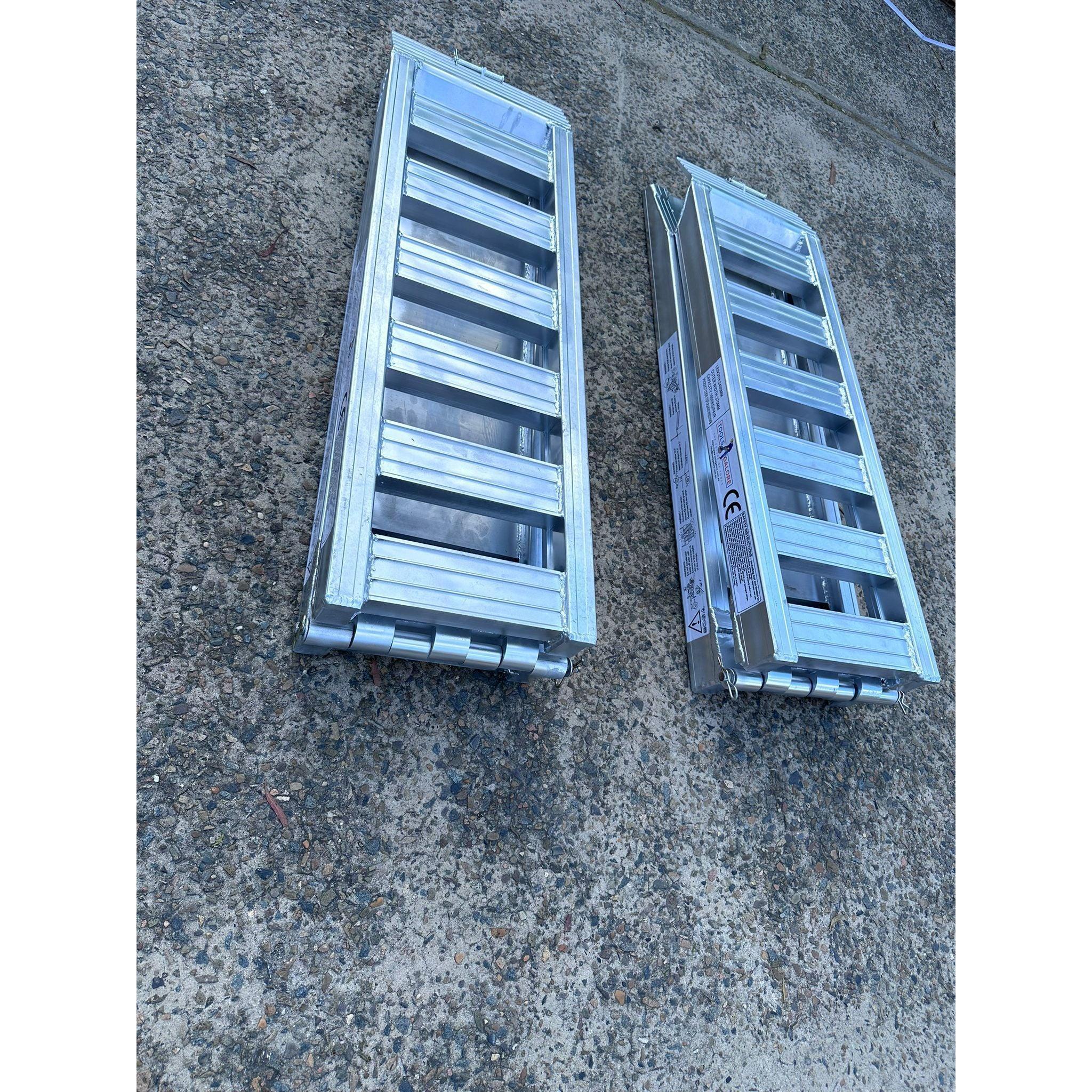 1-Tonne 2.5m x 450mm Folding Aluminium Loading Ramps