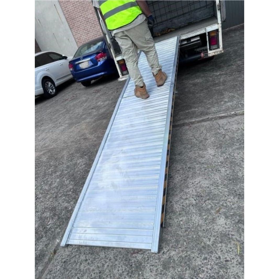 4m x 800mm 400kg Folding Walk Ramps