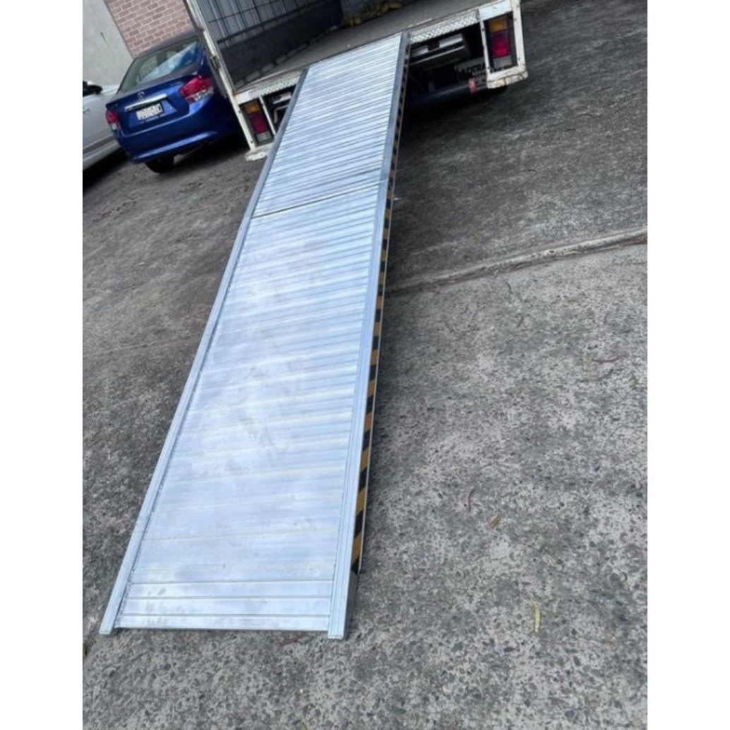 4m x 800mm 400kg Folding Walk Ramps
