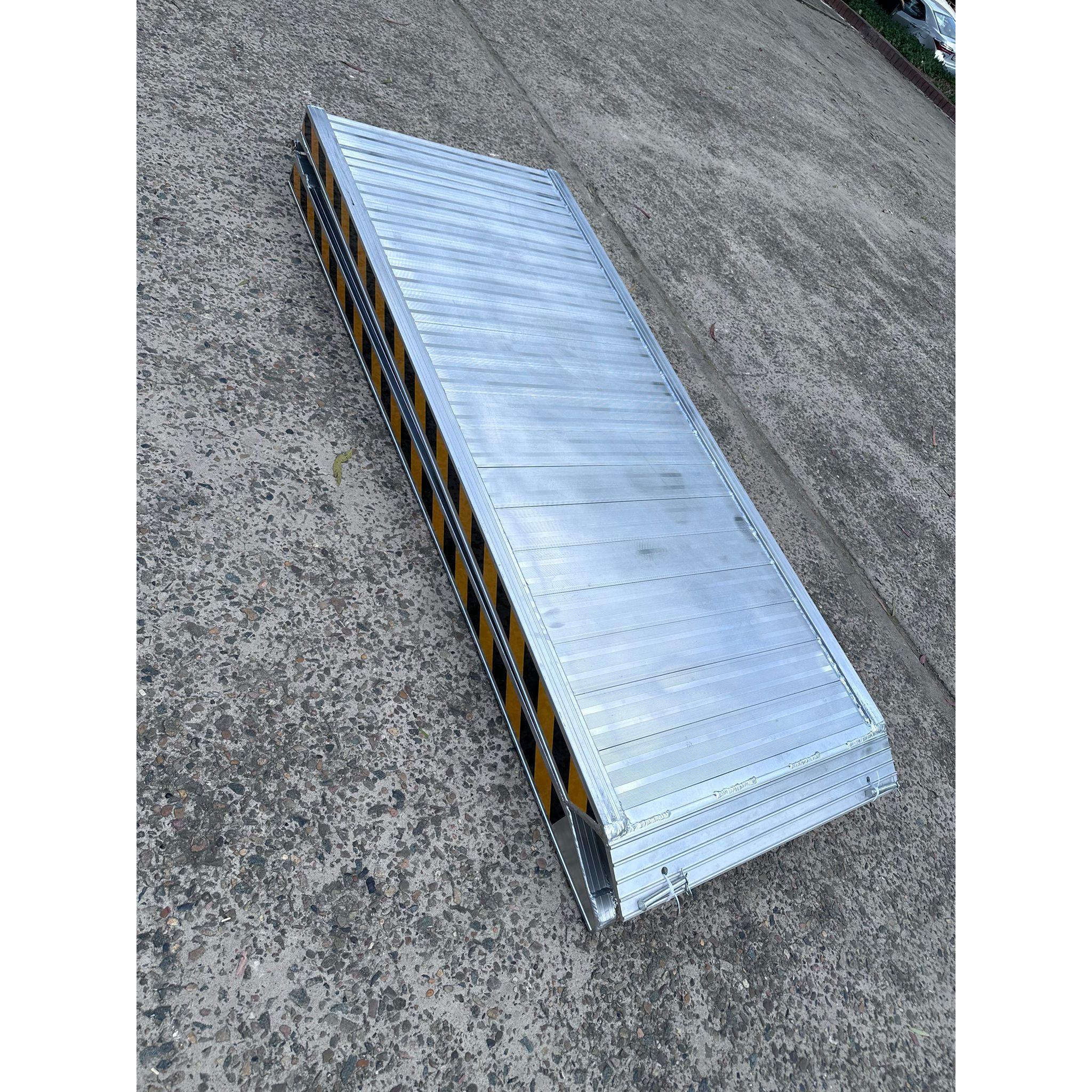 4m x 800mm 400kg Folding Walk Ramps