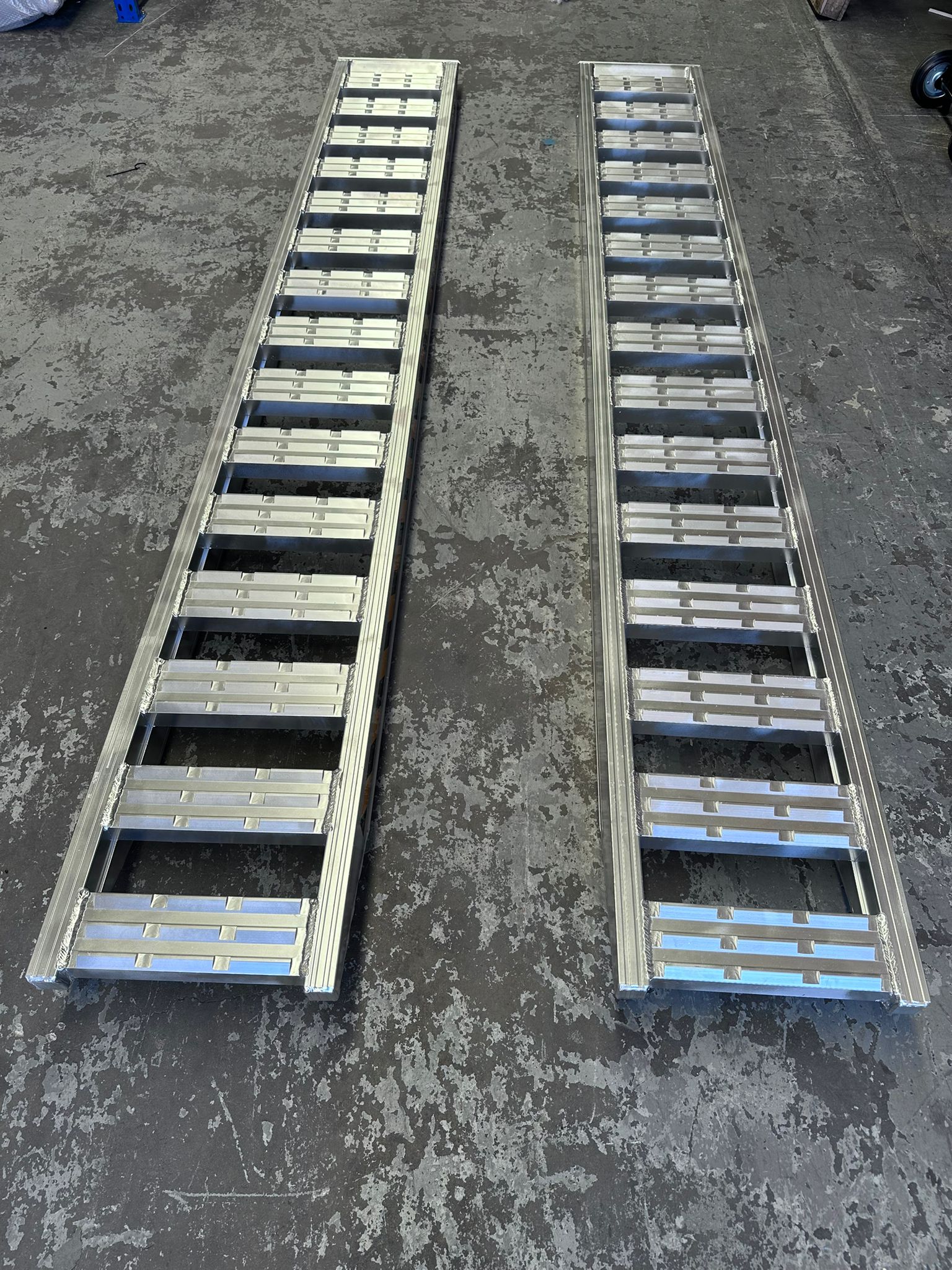 6-Tonne 4.2m x 620mm Aluminium Loading Ramps (Serrated Bar)