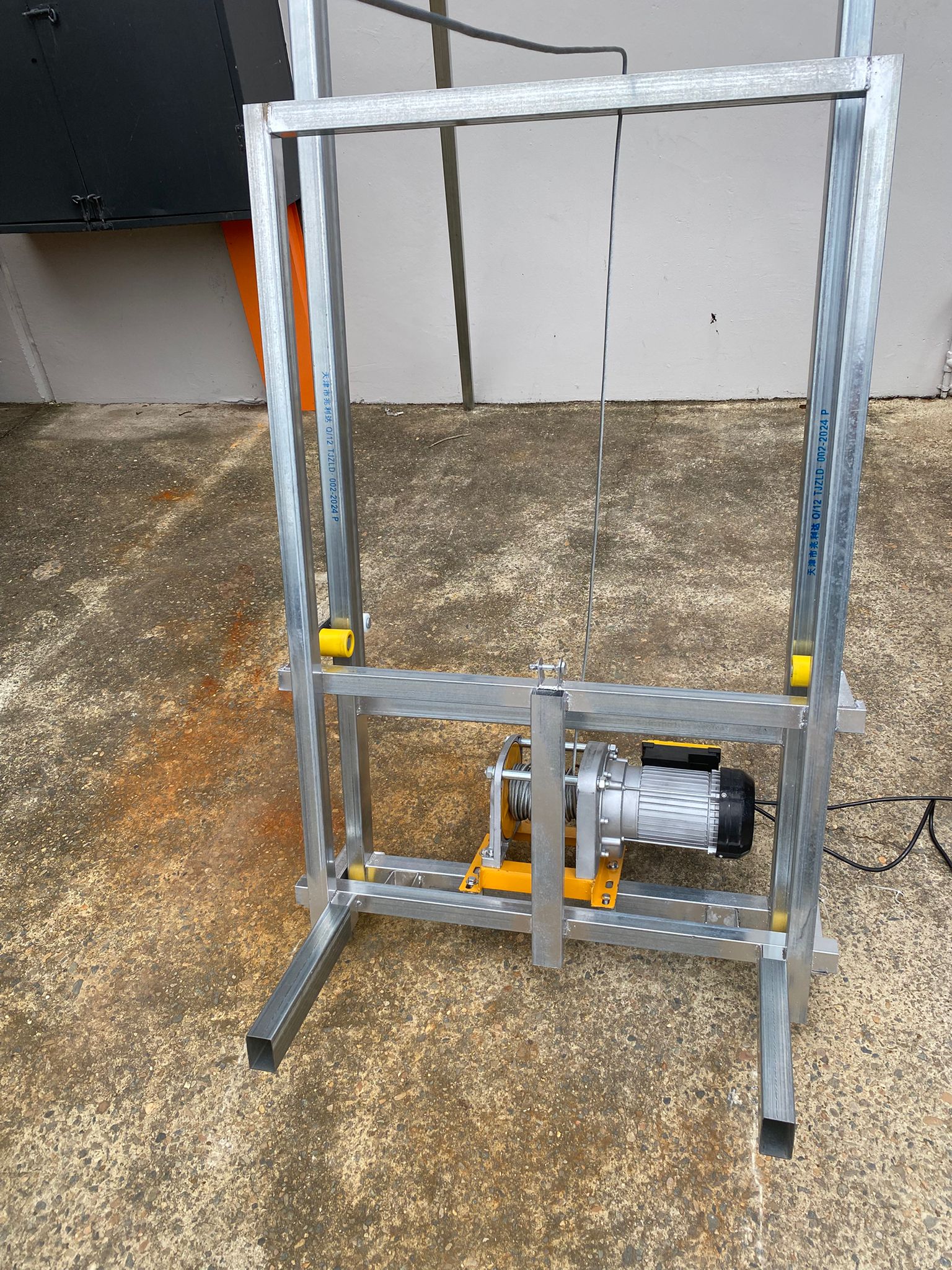 12m Panel Lifter - 200kg