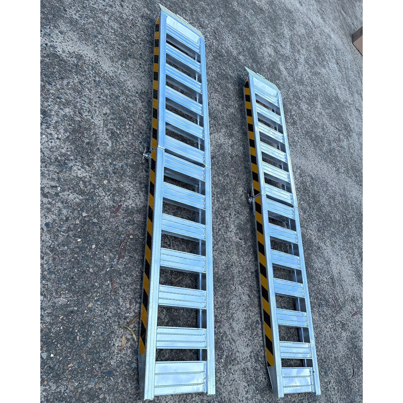 1-Tonne 2.5m x 450mm Folding  Aluminium Loading Ramps
