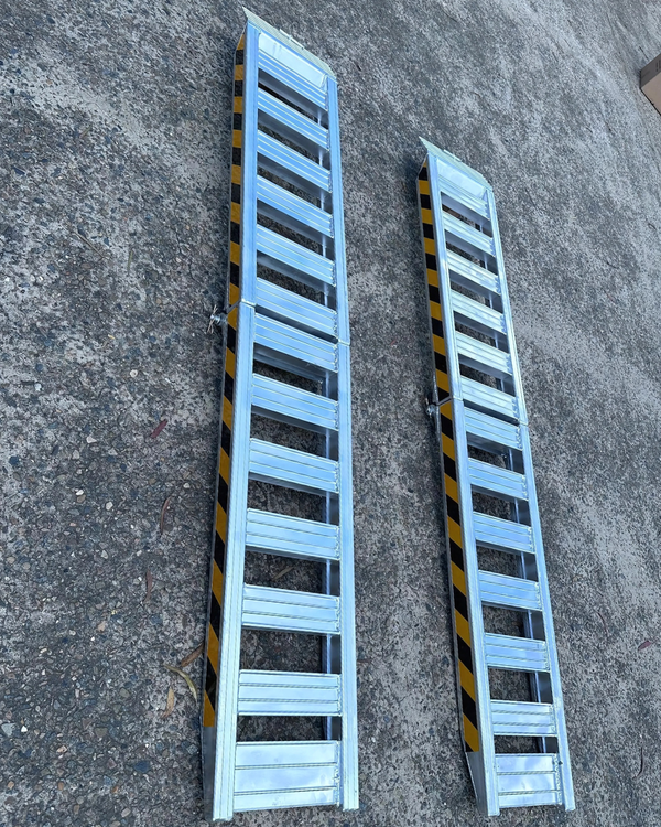 1-Tonne 2.5m x 450mm Folding  Aluminium Loading Ramps
