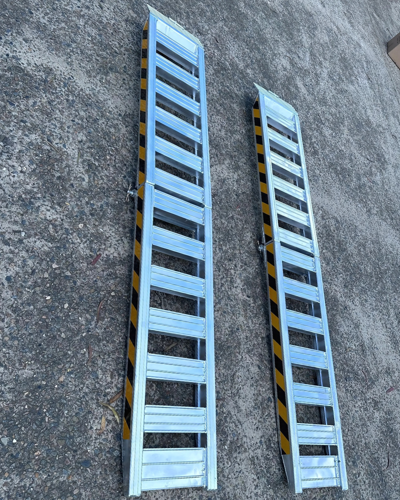1-Tonne 2.5m x 450mm Folding  Aluminium Loading Ramps