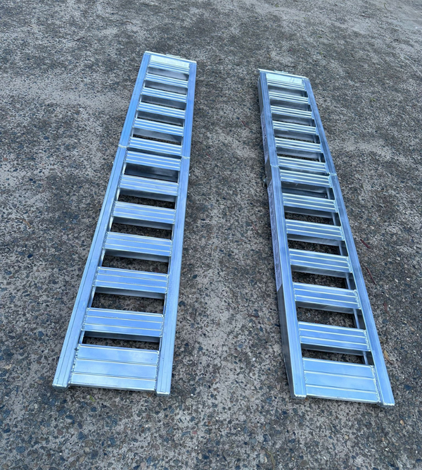 1-Tonne 2.5m x 450mm Folding  Aluminium Loading Ramps