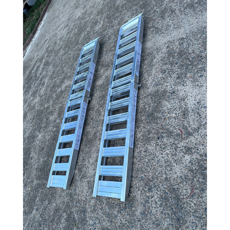 1-Tonne 2m x 450mm Folding Aluminium Loading Ramps