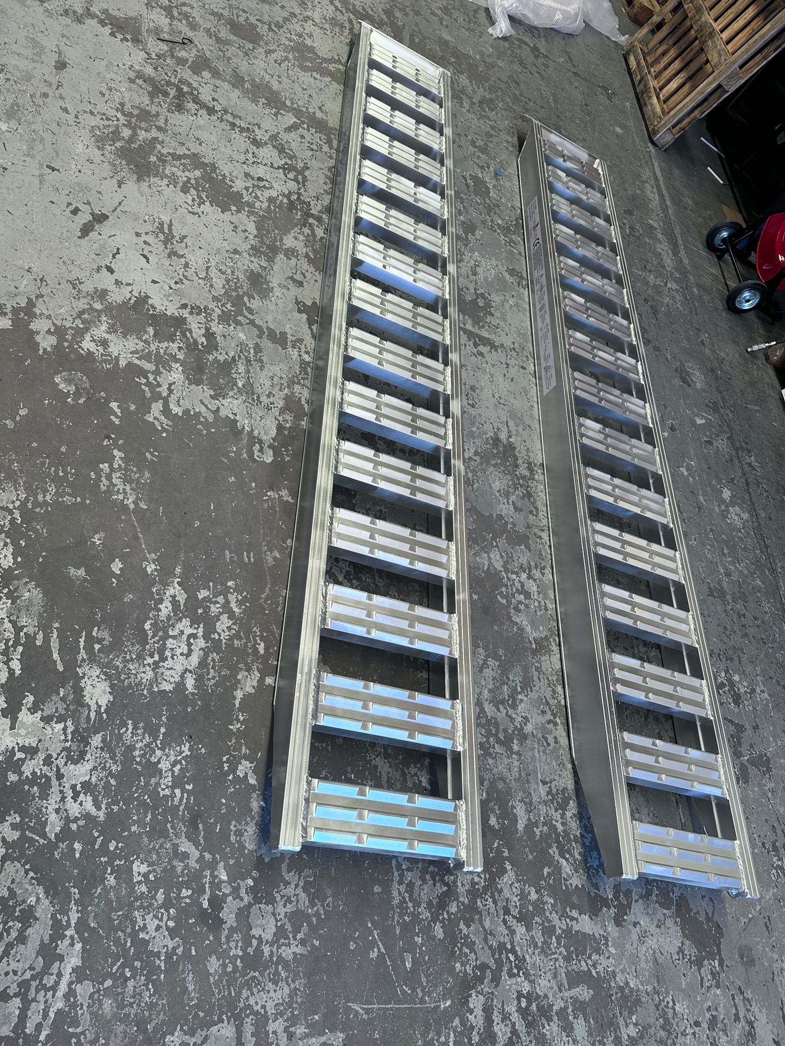 6-Tonne 4.2m x 620mm  Aluminium Loading Ramps (Serrated Bar)