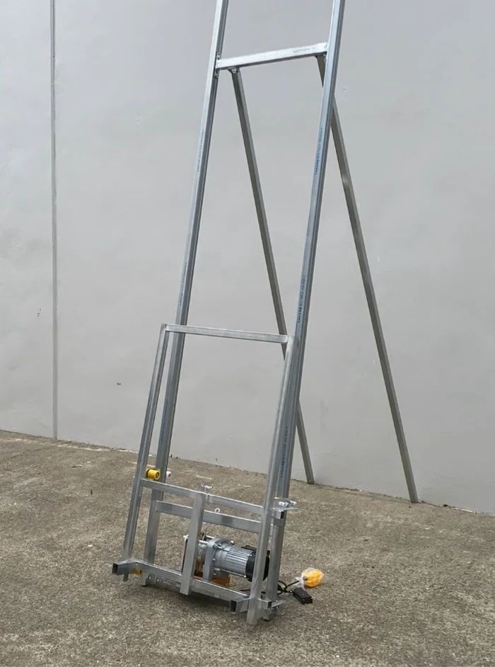 12m Panel Lifter - 200kg
